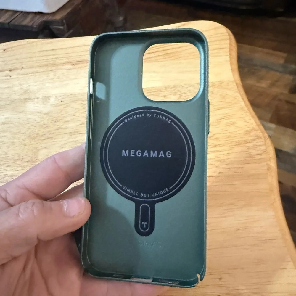 Men’s iPhone 14 Pro cases.